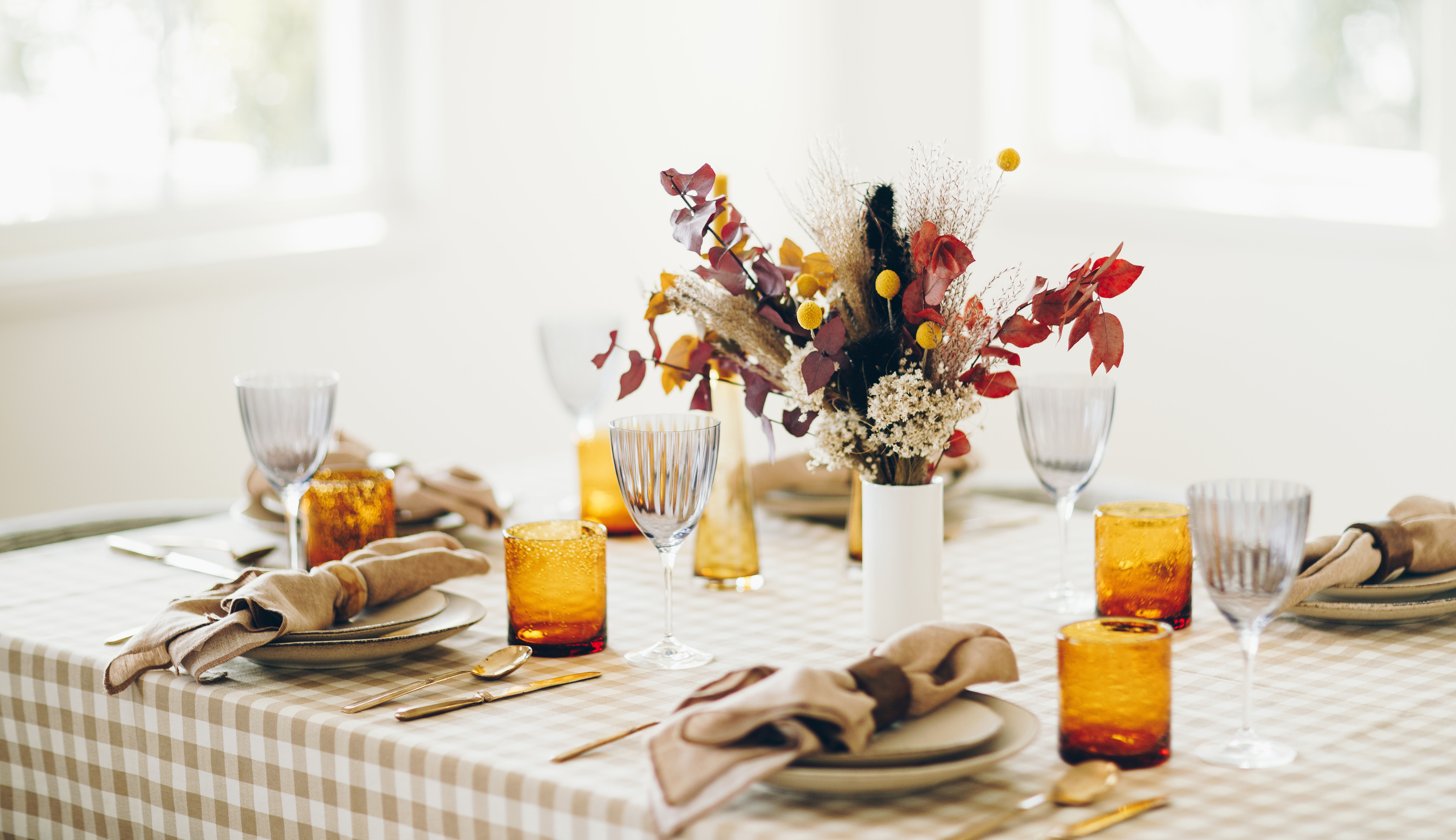 Floral centerpiece at decorated Friendsgiving table
